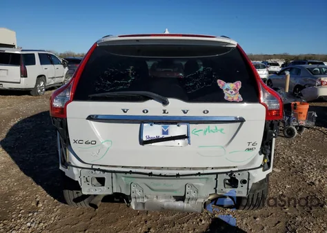 2015 Volvo Xc60 T6 Platinum z USA, uszkodzony, nr VIN YV4902RD1F2582807